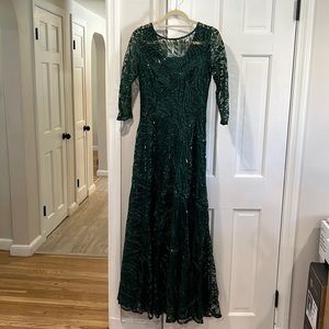 Tahari Arthur S. Levine size 4 womens gown